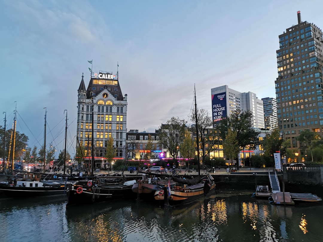 Stadsgids Rotterdam: Ontdek Restaurants, Hotspots en Winkels