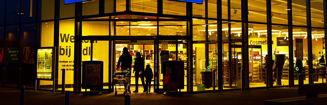Supermarkten steeds langer open in strijd om marktaandeel